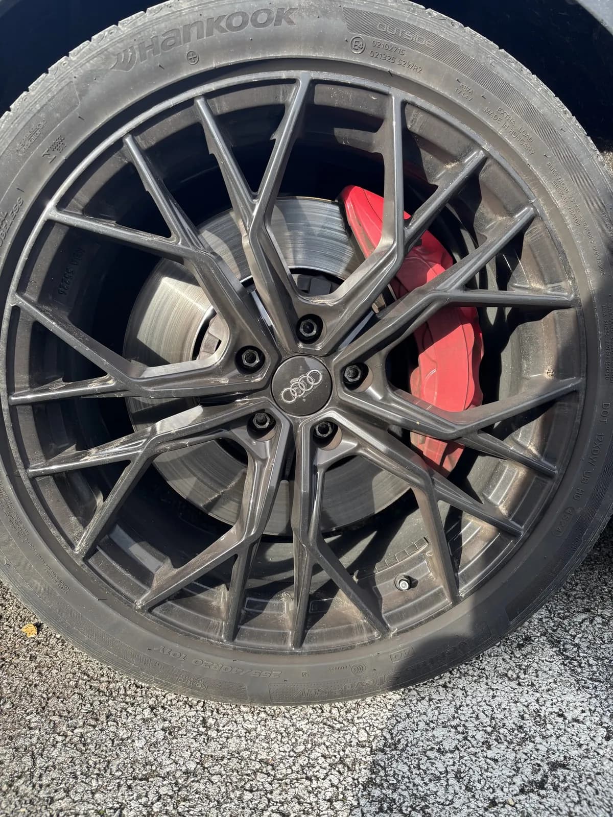 Jante nettoyée avec étrier rouge - détail finition